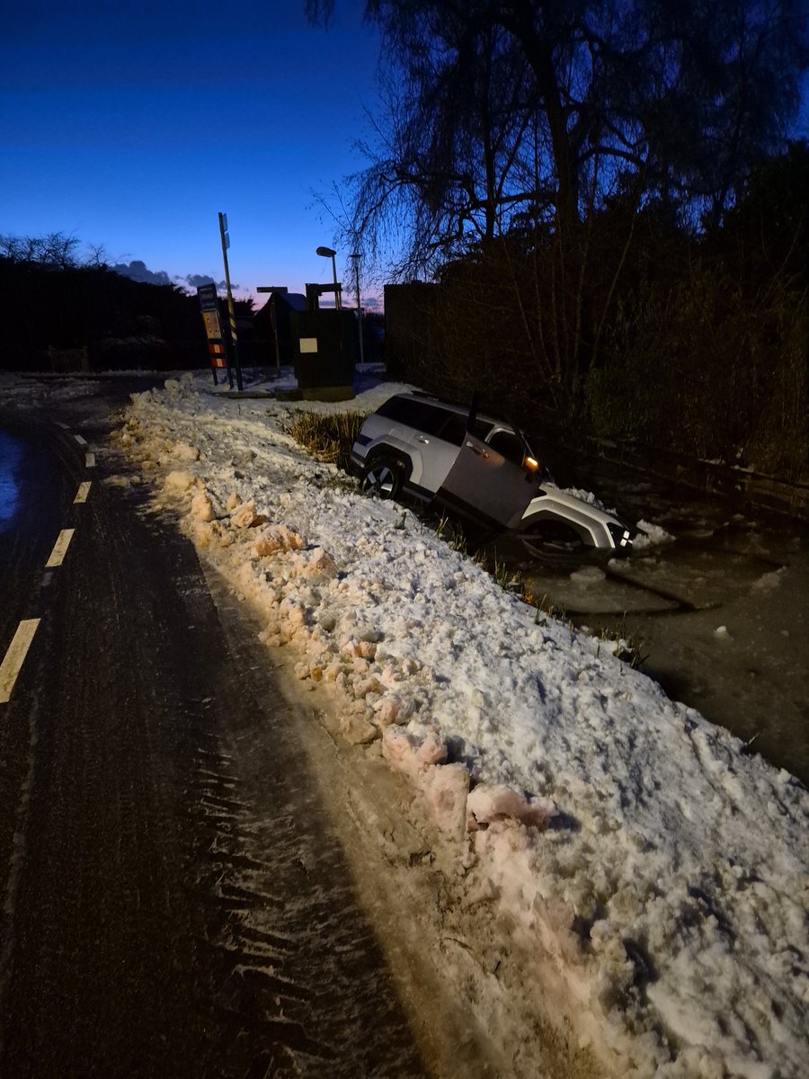 Auto in sloot aan de Zuidbroekse Opweg te Berkenwoude
