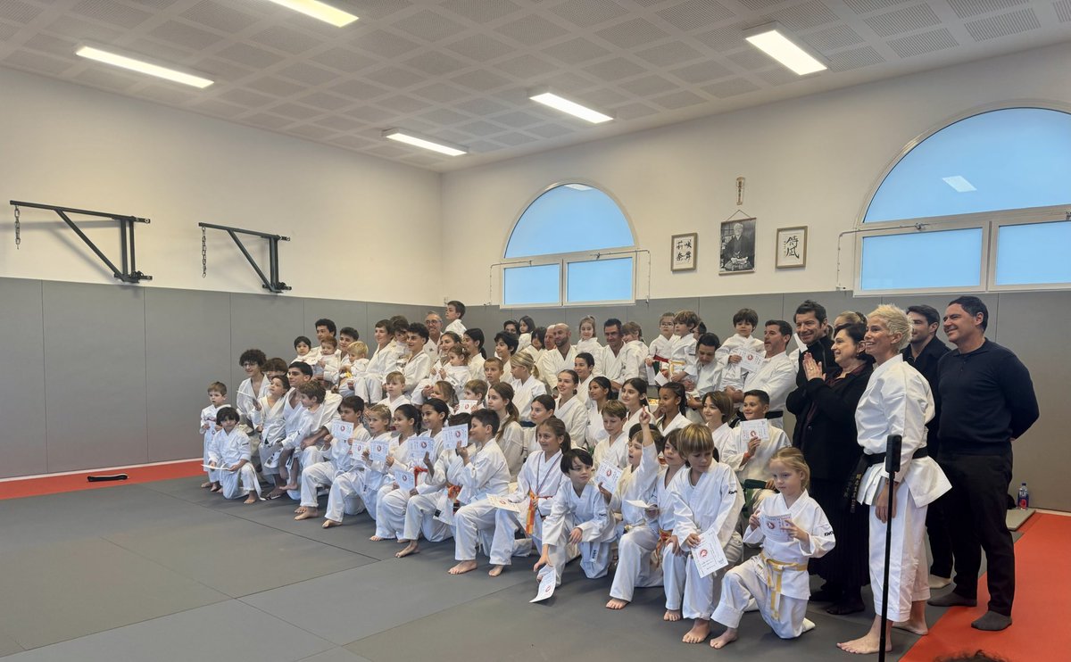🔴 Discipline, rigueur, maîtrise de soi : aujourd’hui se tenait la traditionnelle cérémonie de remise des grades et ceintures de l’AS Cannes Karaté à la salle multisports municipale des Hespérides !