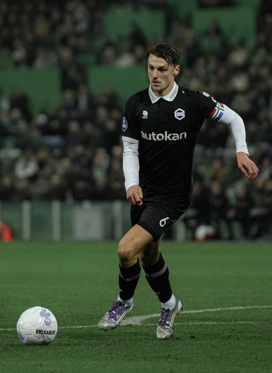 WFCGRONINGEN's tweet image. Kutzooi daar krijgen we het al 

Intern word er binnen Groningen verwacht dat er zeer spoedig een sterk bod word uitgebracht op Stije #Resink ( 22 🇳🇱 CM ) topspeler en aanvoerder van FC Groningen #lowej