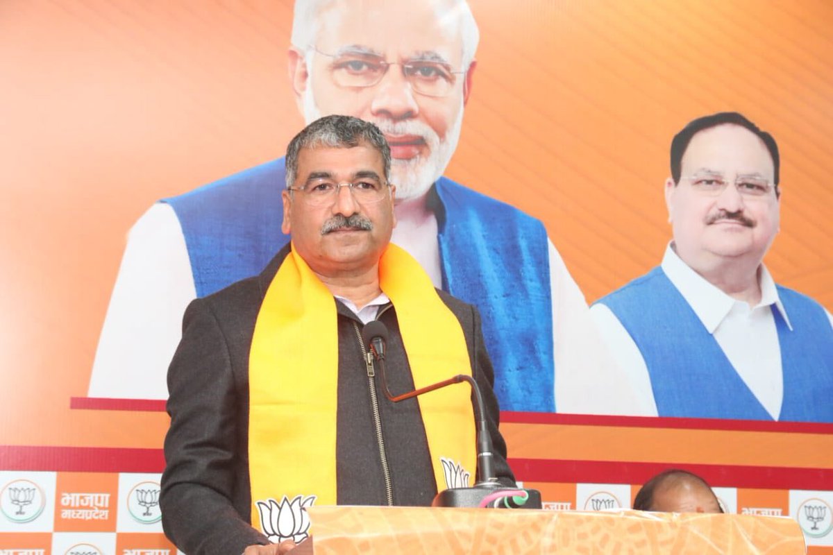 BJP4MP's tweet photo. भाजपा प्रदेश संगठन महामंत्री श्री @HitanandSharma जी ने भाजपा प्रदेश कार्यालय में भोपाल महानगर द्वारा विगत एक वर्ष में किए गए संगठनात्मक कार्यों एवं अभियानों के क्रियान्वयन को लेकर पदाधिकारियों एवं अभियान की टोलियों के साथ बैठक कर समीक्षा बैठक की।

इस दौरान भोपाल जिलाध्यक्ष श्री रविन्द्र यति जी एवं जिला प्रभारी श्री महेंद्र यादव जी उपस्थित रहे।