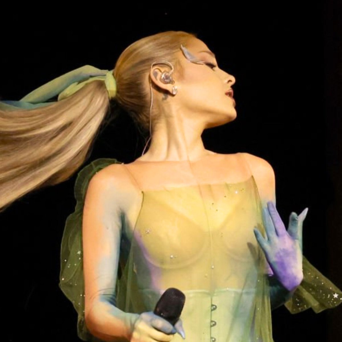 arianagrandebr's tweet image. 🚨 Os gêmeos Brian e Scott serão os coreógrafos da "eternal sunshine tour".