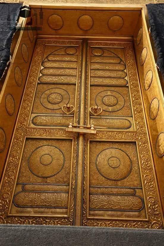 Duâ, dağları yerinden oynatır.!
Allah (c.c)

- Bir duâ ile:
• Hz. Nûh için yeryüzünü suya boğdu.

- Bir duâ ile:
• Hz. Zekeriyâ’nın eşine şifâ verdi.

- Bir duâ ile:
• Hz. Yûnûs’u balinanın karnında güvende tuttu.

- Bir duâ ile:
• Hz. İbrâhim’e ateşi serin yaptı.

Nasibe