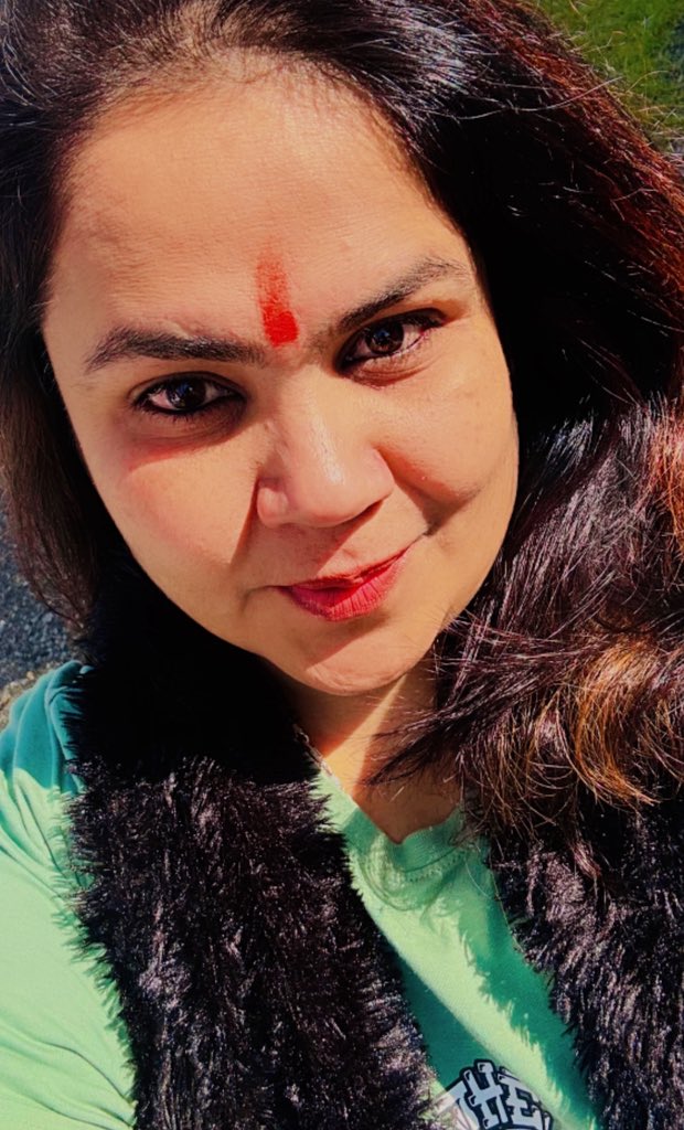 SpurdhaOfficial's tweet image. साँपो के साथ बैठकर भी साँप नही बने,
खून खानदानी हो, तो बुरी महफिलों के असर नही पढ़ते #lifestyle #keepsmiling #viralpost #life #spurdhachoudhary