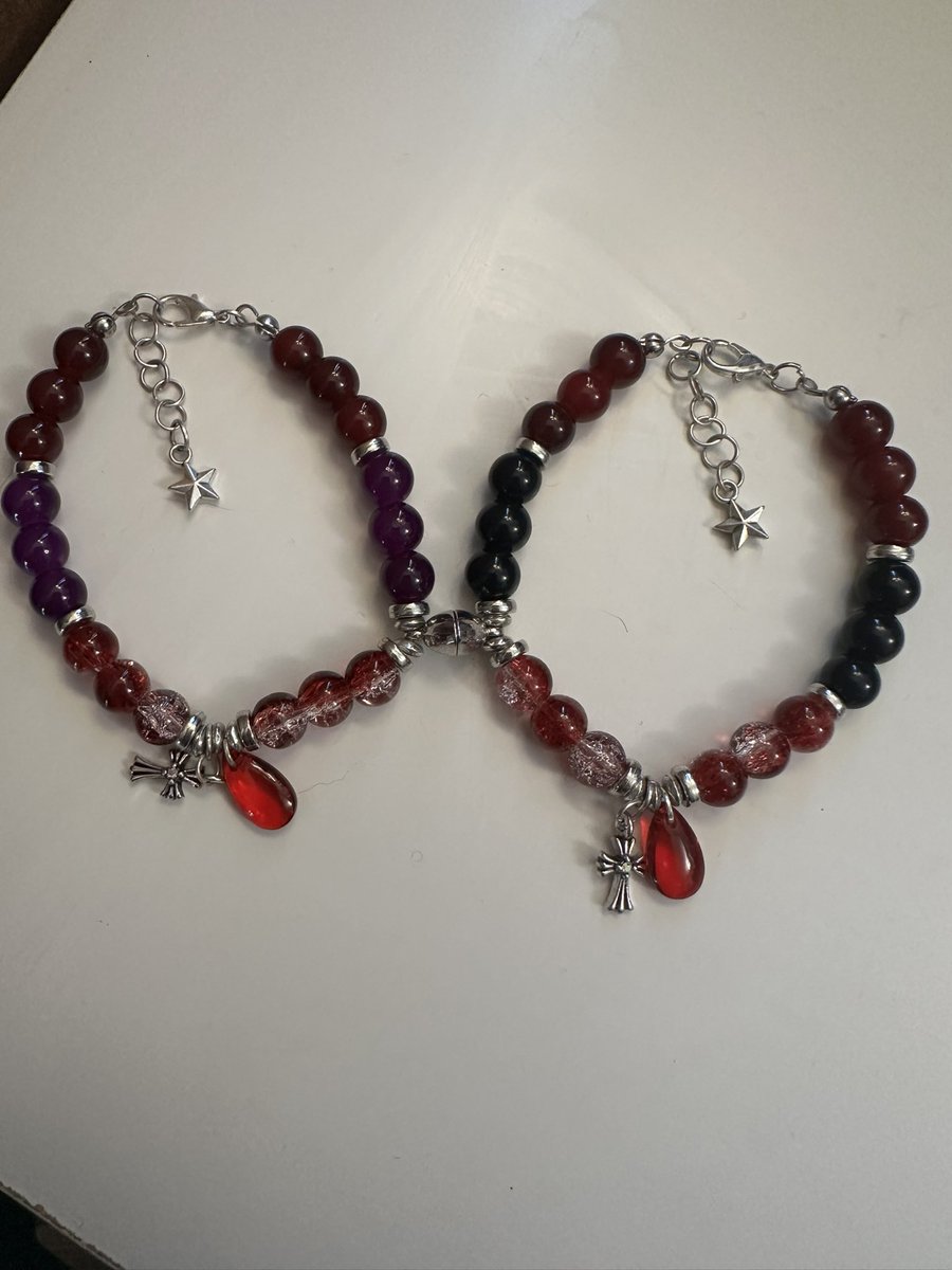 danvsphill's tweet image. hey if anyone is interested in customs of my bracelets or keychains pls let me know i’m trying to get a little extra money to help pay off my tuition. here’s some examples of stuff (also necklaces)