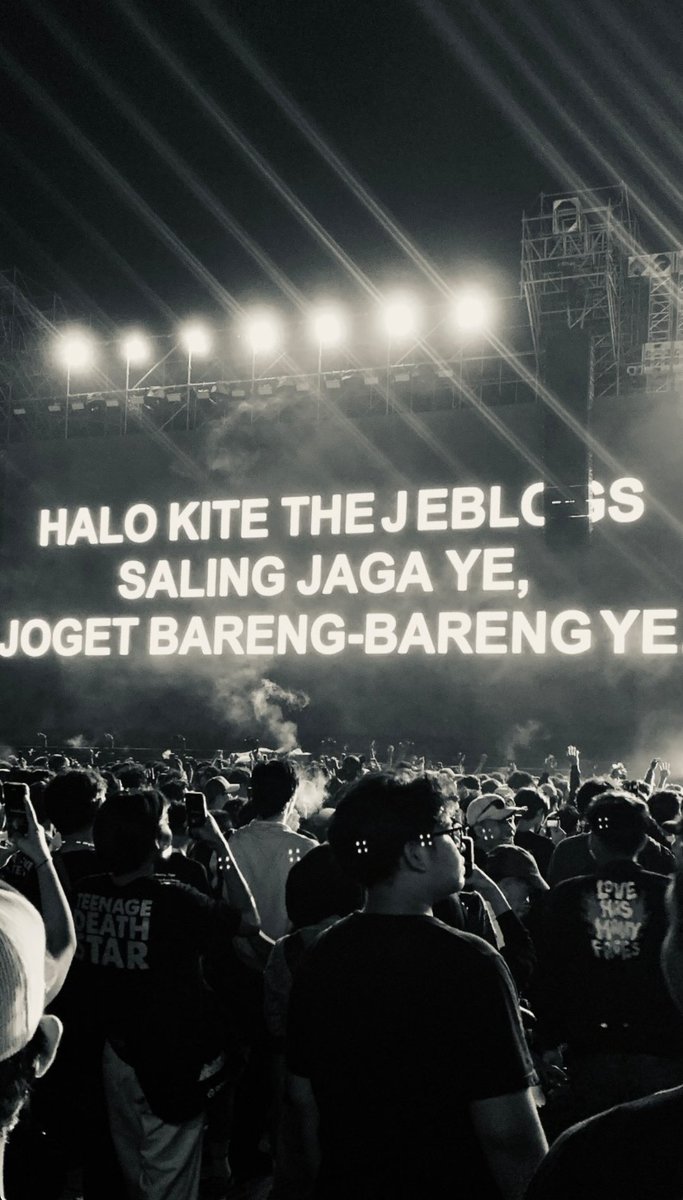 situssie's tweet image. rapat karang taruna!!#!$!#