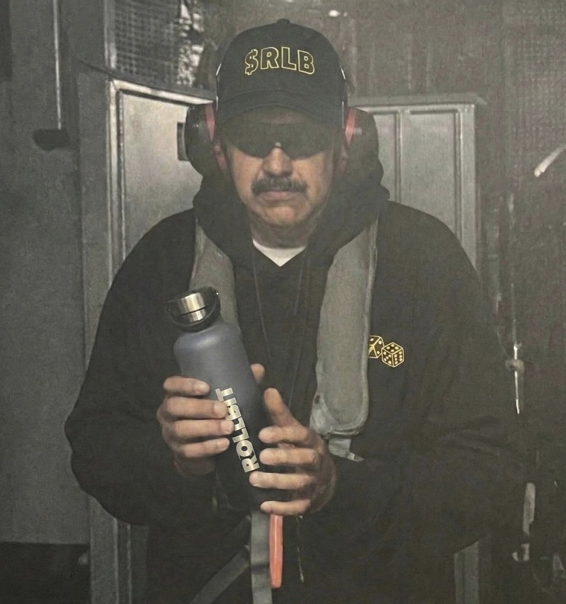 🚨Breaking news: 

Nicolas Maduro caught in Rollbit Drip! 

Would you wear this? 👀