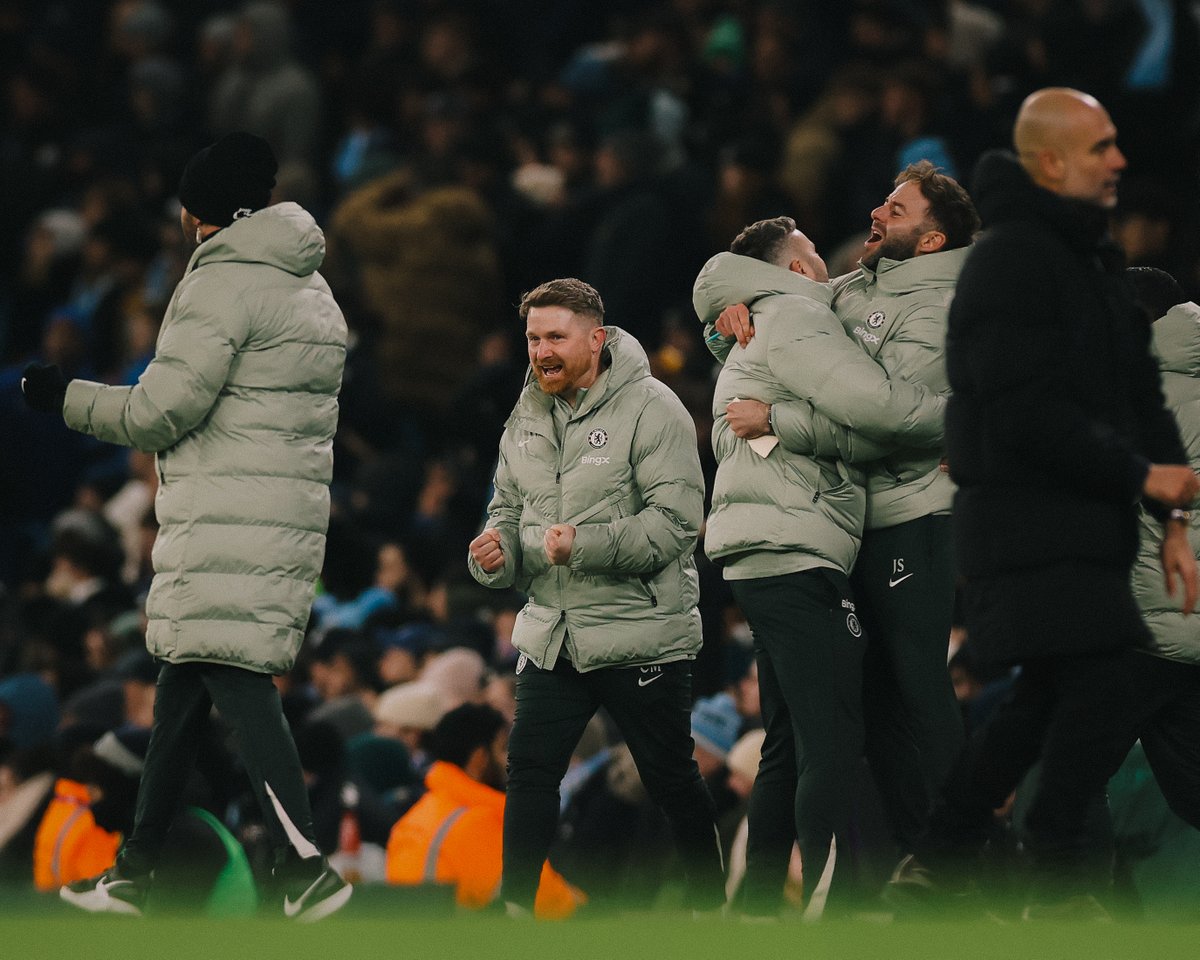 ChelseaFC's tweet photo. In the dugout. 📸✊

#CFC | #MCICHE https://t.co/EKDlTbj2eX
