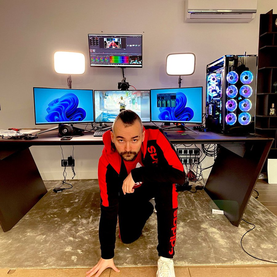 <a href="/TheGrefg/">Grefg =)</a> El creador de Linux / Tu colega que repitió informática