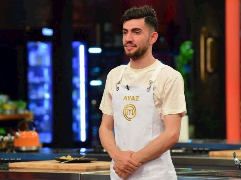 Kürt olduğun için masterchefte gariban rolü oynadın. Türklere hakaret eden adamı destekleyerek ne halt olduğunu herkese kanıtladın. Biz vatan hainlerini sevmeyiz. #KanatcıAyazBoykot #mastercheftürkiye