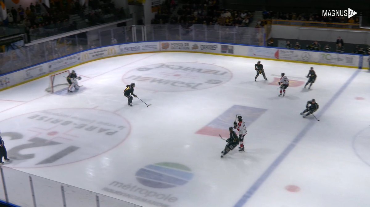 LigueMagnus's tweet photo. ⚔️ Le derby des Plaines est lancé entre les @DragonsdeRouen et les @Gothiques_AHE 

#SLMHockey #ROUAMI https://t.co/SWOStQvhIU