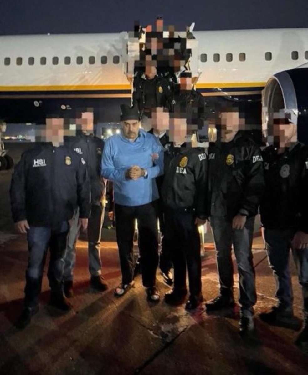 MariaMo32975161's tweet photo. Piece of work Starmer. Nothing seems to be wrong with Maduro/ wife being hijacked by inside job/ Covert op. 48 hours later is dazed and confused! UK the US goffer as Trump still slags him off as untrustworthy #StarmerOutNow #starmerdisaster #Zionist #israel https://t.co/hBGT1BForo
