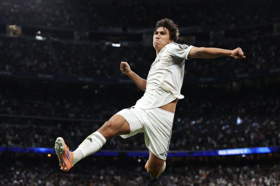 Gonzalo Garcia vs Real Betis 🇪🇸 

3 goals
3 shots
3 shots on target
4 recoveries
1 duel won
9.6 rating

No words.