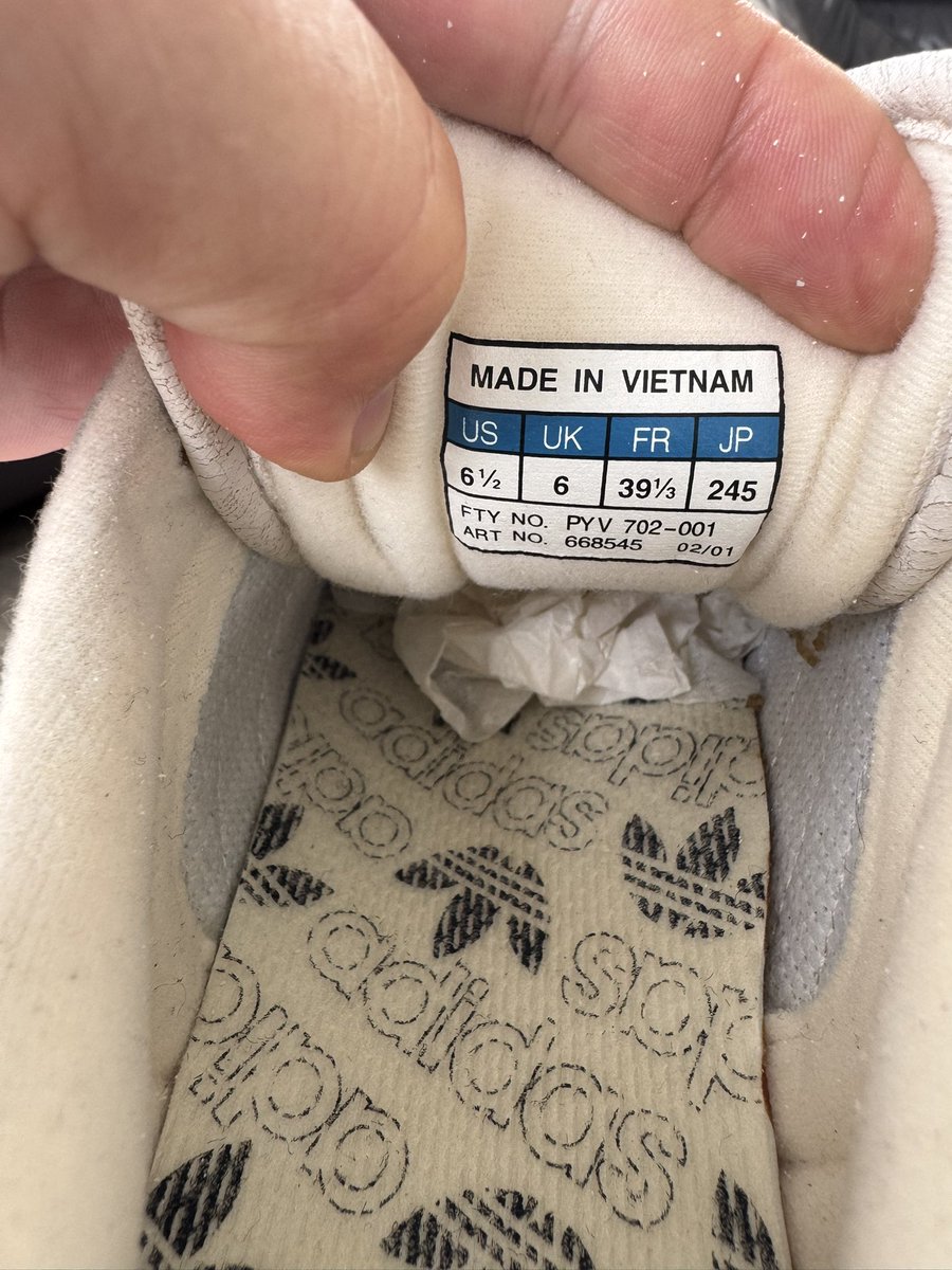M30WLC's tweet photo. @adiFamily_ 2001 adidas Country RIP V BNWT OG Box
UK6 but a very snug fit
Art no 668545 02/01
£45 TYD PayPal F&amp;F

@T_C__B_S_T https://t.co/0bWH4fCffq