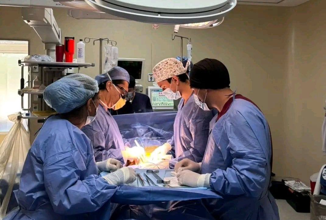 noticias_gab's tweet image. ⭕️ Cuando la esperanza le gana a la tragedia 

Miren esto. En el Hospital Civil de Guadalajara, específicamente en el Antiguo Hospital Civil Fray Antonio Alcalde, se realizó la primera donación multiorgánica de 2026.

 Todo gracias a la decisión de la familia de un joven…