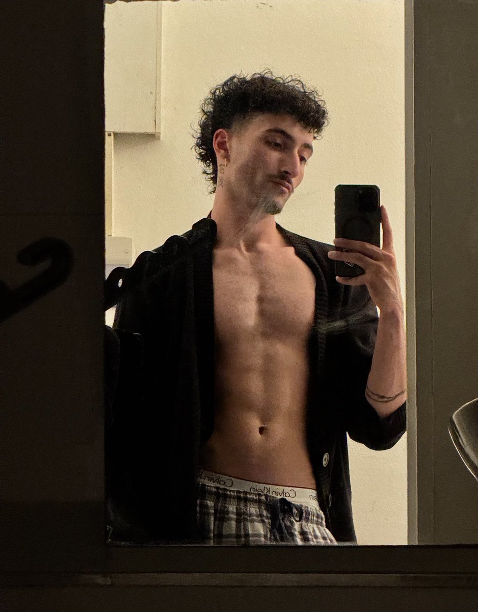 Azaz_zel's tweet photo. Shaved chest looks so clean https://t.co/Hjwux2Z3Ok