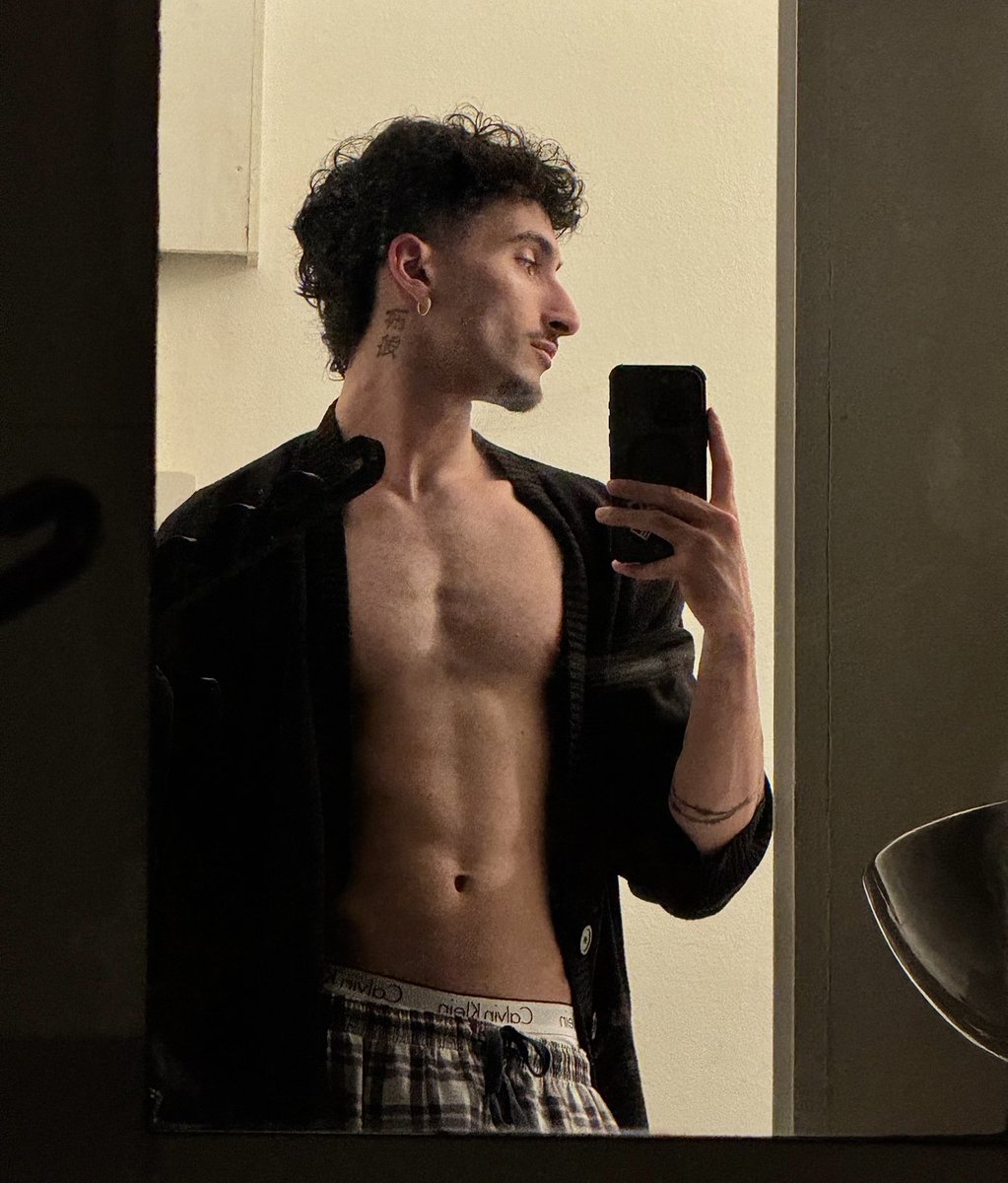 Azaz_zel's tweet photo. Shaved chest looks so clean https://t.co/Hjwux2Z3Ok