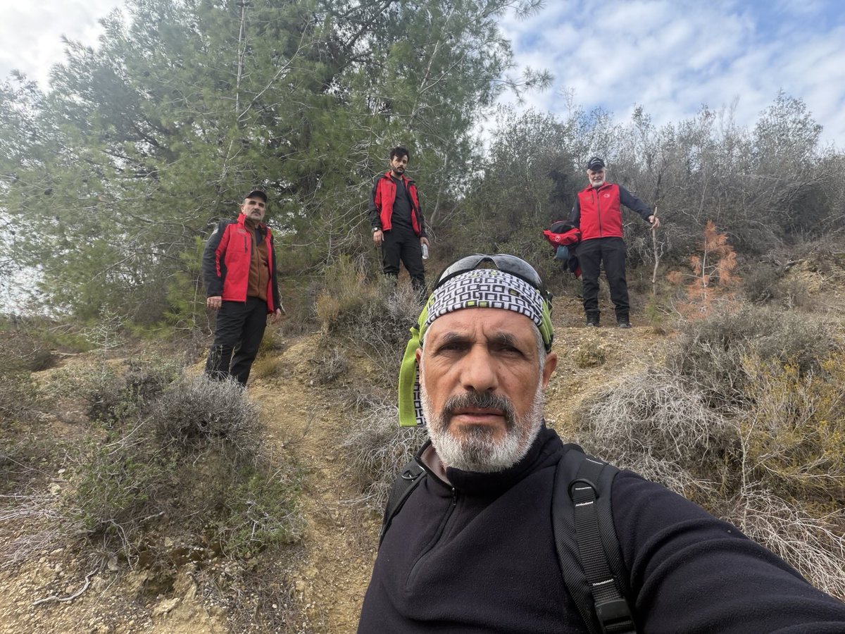 UmutAfetYonetim's tweet photo. Adana AFAD’tan Gelen Kayıp İhbarı…

Adana AFAD’dan gelen kayıp ihbarı üzerine, 1 araç ve 4 kişilik Umut Kervanı Arama Kurtarma ekibimizle Adana’nın Topalak mevkiinde kaybolan 23 yaşındaki zihinsel engelli bir şahsın bulunması amacıyla başlatılan arama kurtarma çalışmalarına katılım sağladık.

AFAD ile koordinasyon içerisinde yürütülen çalışmalarda, tüm imkânlarımızla sahada görev alarak kayıp şahsın en kısa sürede bulunması için arama faaliyetlerine destek verdik.

Rabbimizden temennimiz, kayıp kardeşimizin sağ salim bulunmasıdır. 

Çalışmalara katılan tüm ekiplere kolaylıklar diliyoruz.