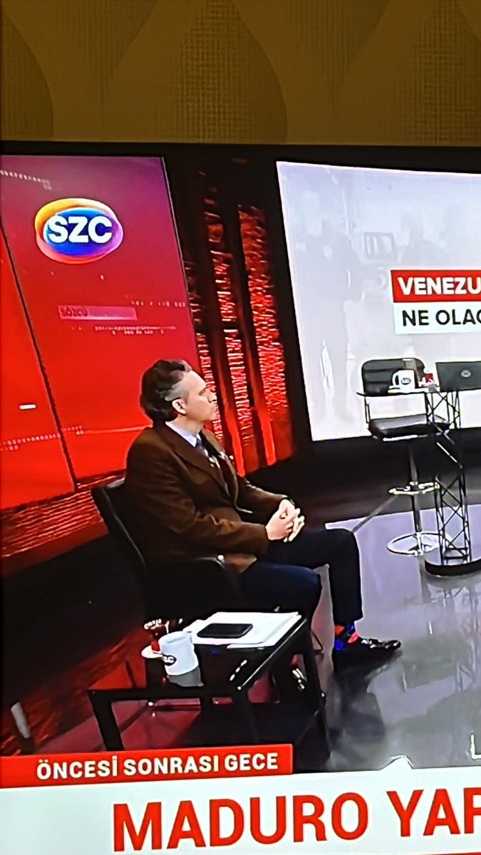 O ÇORAPLARIN RENGİ ne yahu! Hiç mi uyum diye bir şey duymadın Sn genel müdür?

Acayipsiniz ya siz, insan biraz ekrandaki misafirlerini düşünür, saygısızlık bence bu özensizlik!!!!

<a href="/szctelevizyonu/">SÖZCÜ Televizyonu</a> 
<a href="/ilgazsenem/">Senem Toluay Ilgaz</a>