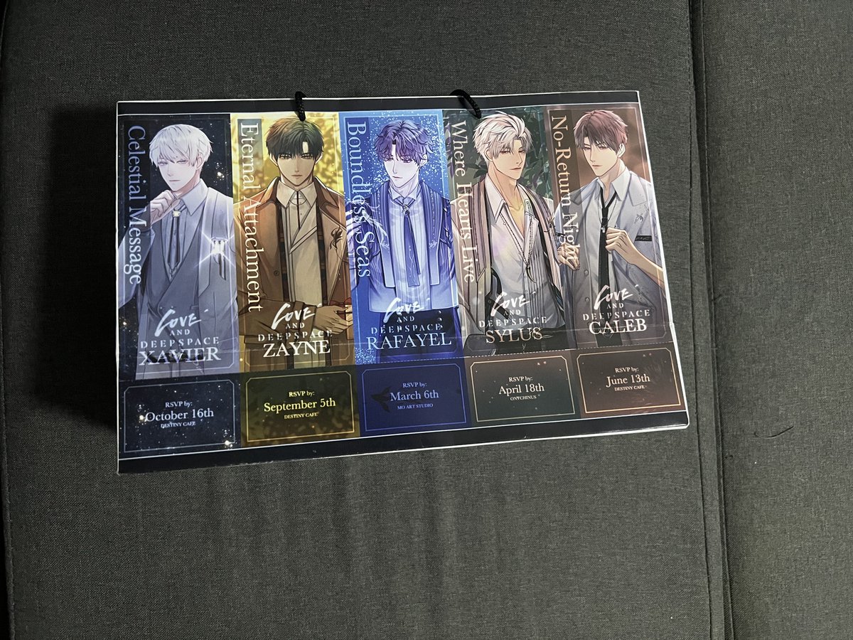 Late posting my Cosmatsu haul! I may have hoarded, but THEY'RE ALL SO WORTH IT 😭💜 Thanks so much to all the artists. All your work are sooo amazing 💜

There were some artists I couldn't track down or find the names of, so I apologize if you aren't tagged. 😭 Feel free to DM