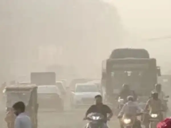 A little rain, some wind, AQI dips for a day 🌧️
Govt declares “improvement” and relaxes curbs.
But experts say poor air will persist due to stagnant conditions.
This cycle repeats every year.
Weather gives momentary relief, Govt takes permanent credit. Science gets ignored.