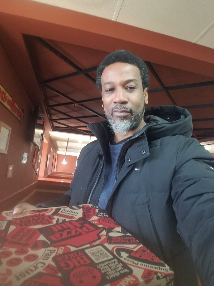 sigmapoet1914's tweet image. Well @pizzahut got me ready for  @NFL Sunday.  #BestInTheWorld