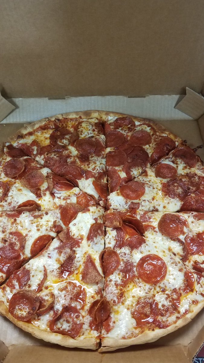 sigmapoet1914's tweet image. Well @pizzahut got me ready for  @NFL Sunday.  #BestInTheWorld