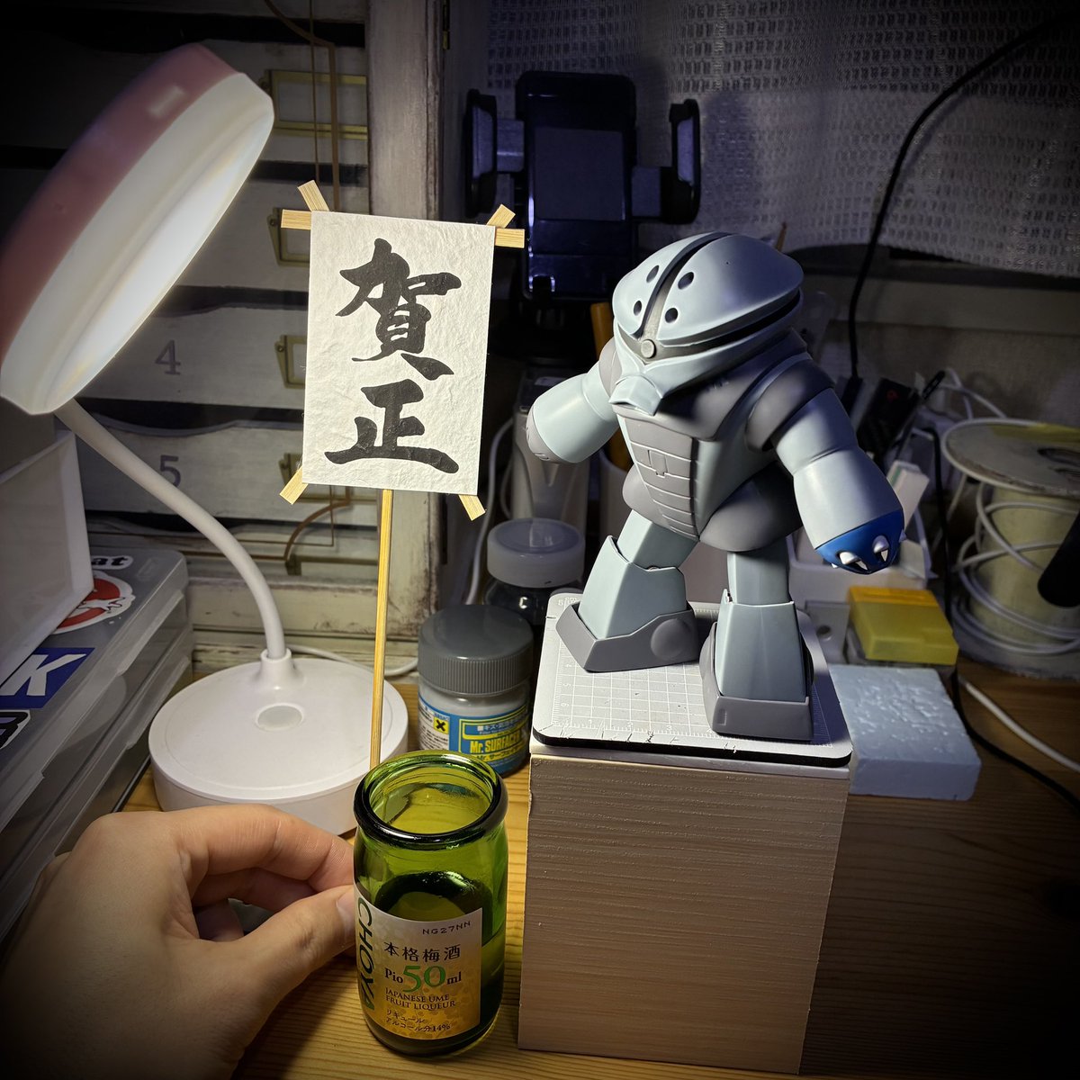 #お年賀モデリング 
完成！...とはまだ言えないけど
お正月も終わっちゃうのでアップしておきます。
旧キットのアッガイさん！