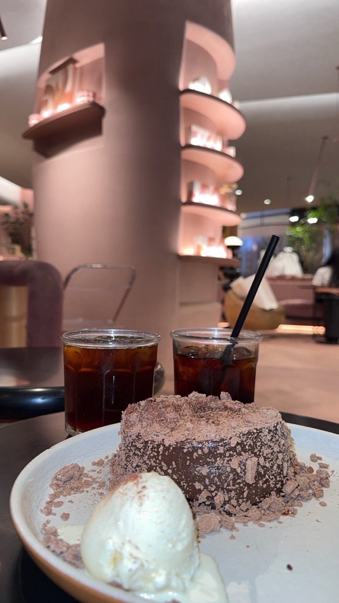 لن تدرك قيمة الشيء حتى تفقده 
هذه وظيفة فوات الأوان