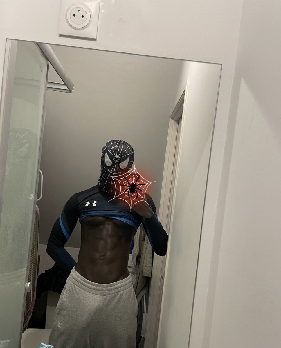 Nouveau t-shirt pour la nouvelle année 🙂‍↕️💫
RT et j’enlève le bas 👀
 #LGBTQIAHappy2026