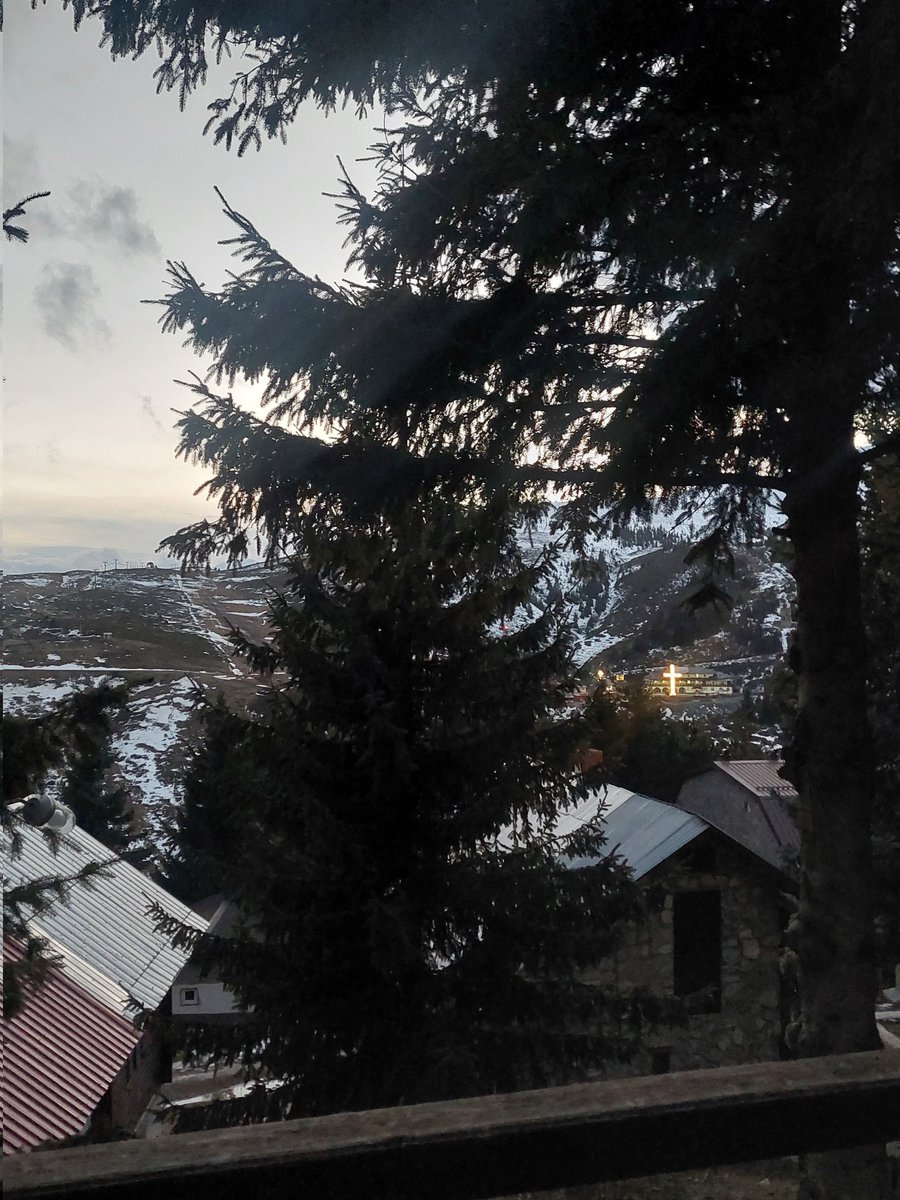 jepirovski's tweet image. Док некои центри више си тераа сезона, мие ќе чекамо снег од госпо