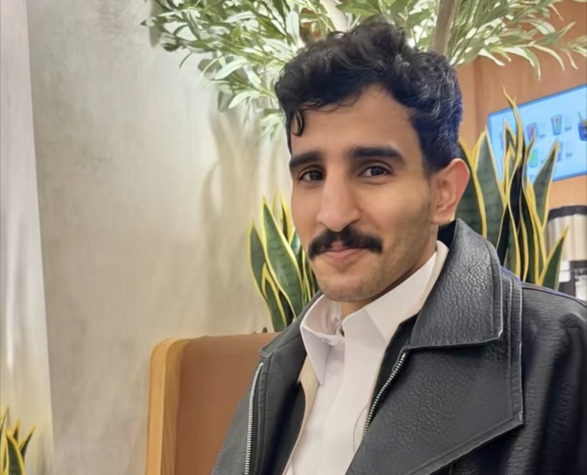 عطاه هالرياكشن يعني ماله داعي ما يعذره على التأخير ههههههههههههههههه