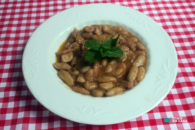 Fabes con calamares al brandy, vuelta al cuchareo para los días de frío.
comeencasa.net/.../fabes-con-…