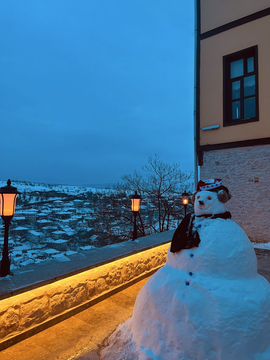 Hayatın boyunca yaşamı anlamlandıracak anlar yaşamayı dilemek. 💌