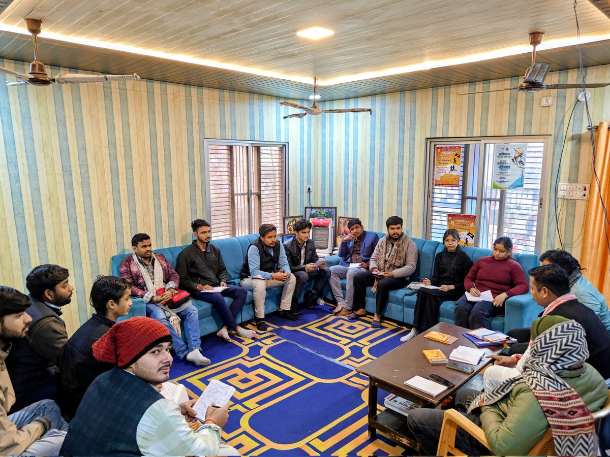 ABVP बस्ती जिलें में आगामी 12 जनवरी (युवा पखवाड़ा) के निमित्त जिले के सभी प्रमुख कार्यकर्ताओं की बैठक बस्ती विभाग कार्यालय पर संपन्न हुई।  बैठक में 10 से 23 जनवरी तक होने वाले कार्यक्रमों की योजना/कार्यक्रम संयोजक/प्रवासी कार्यकर्त्ता को लेकर विस्तृत चर्चा हुई।
#abvpvoice