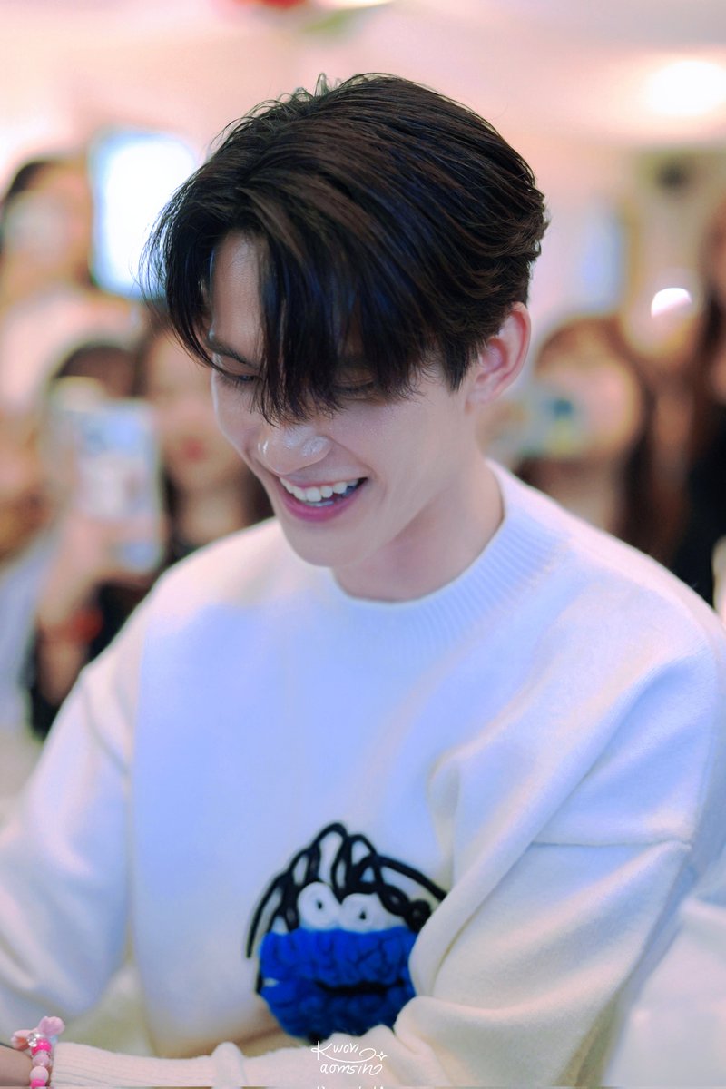 kwonaomsin's tweet photo. มีเด็กยิ้มแฉ่งท้างวัน 😸☀️ @firstfh5
#OhmFirstOnTour
#First_Chalongrat #รักแรกของเฟริสท์ https://t.co/WdZD3WYFnn
