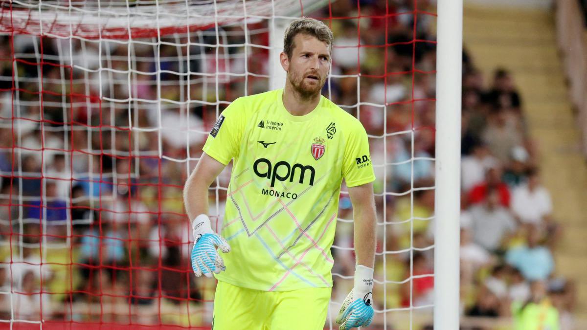 LigASM_'s tweet photo. 🚨 𝗛𝗘́𝗖𝗔𝗧𝗢𝗠𝗕𝗘 𝗔̀ 𝗟’𝗔𝗦 𝗠𝗢𝗡𝗔𝗖𝗢 ! 🩼

🇫🇮 Lukas Hradecky est victime d’une entorse au genou : la même blessure qui l’avait éloigné des terrains plusieurs mois, cette fois à l’autre genou. 

🇫🇷 Christian Mawissa est touché à l’ischio-jambier, même blessure qui lui avait fait manquer plusieurs matchs à cette même jambe. 

🇫🇷 Pape Cabral est lui aussi victime de la même blessure que Mawissa et devrait être absent durant environ 2 mois. 

Bonne année 2026 surtout ! 🎉

(@VSeiller)