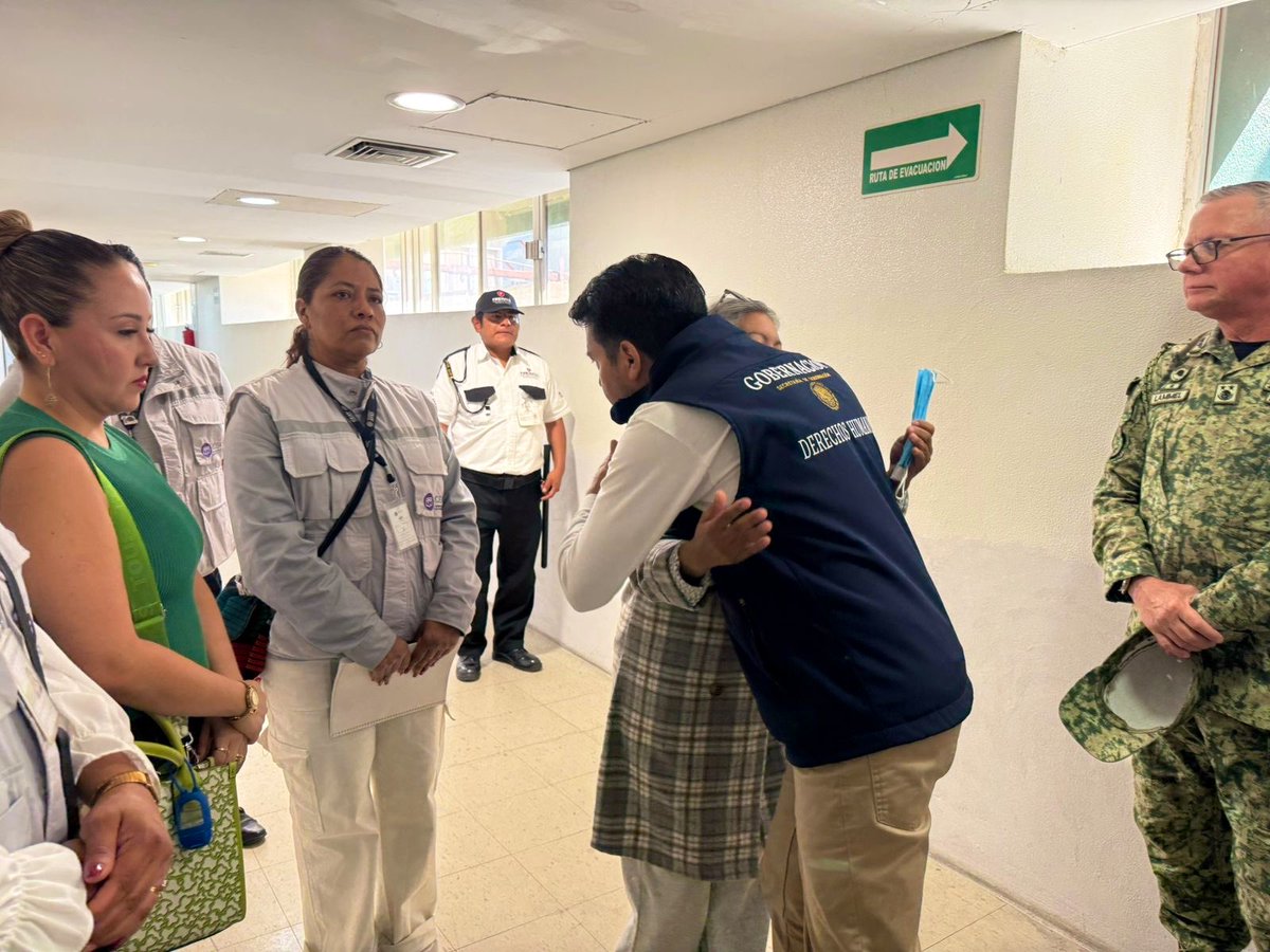 arturomedinap's tweet image. Por instrucciones de la presidenta @Claudiashein y bajo la coordinación de la secretaria de @SEGOB_mx, @rosaicela_, continuamos en #Oaxaca brindando apoyo directo a las personas afectadas por el accidente del Tren Interoceánico.

La atención a las víctimas y a sus familias es…