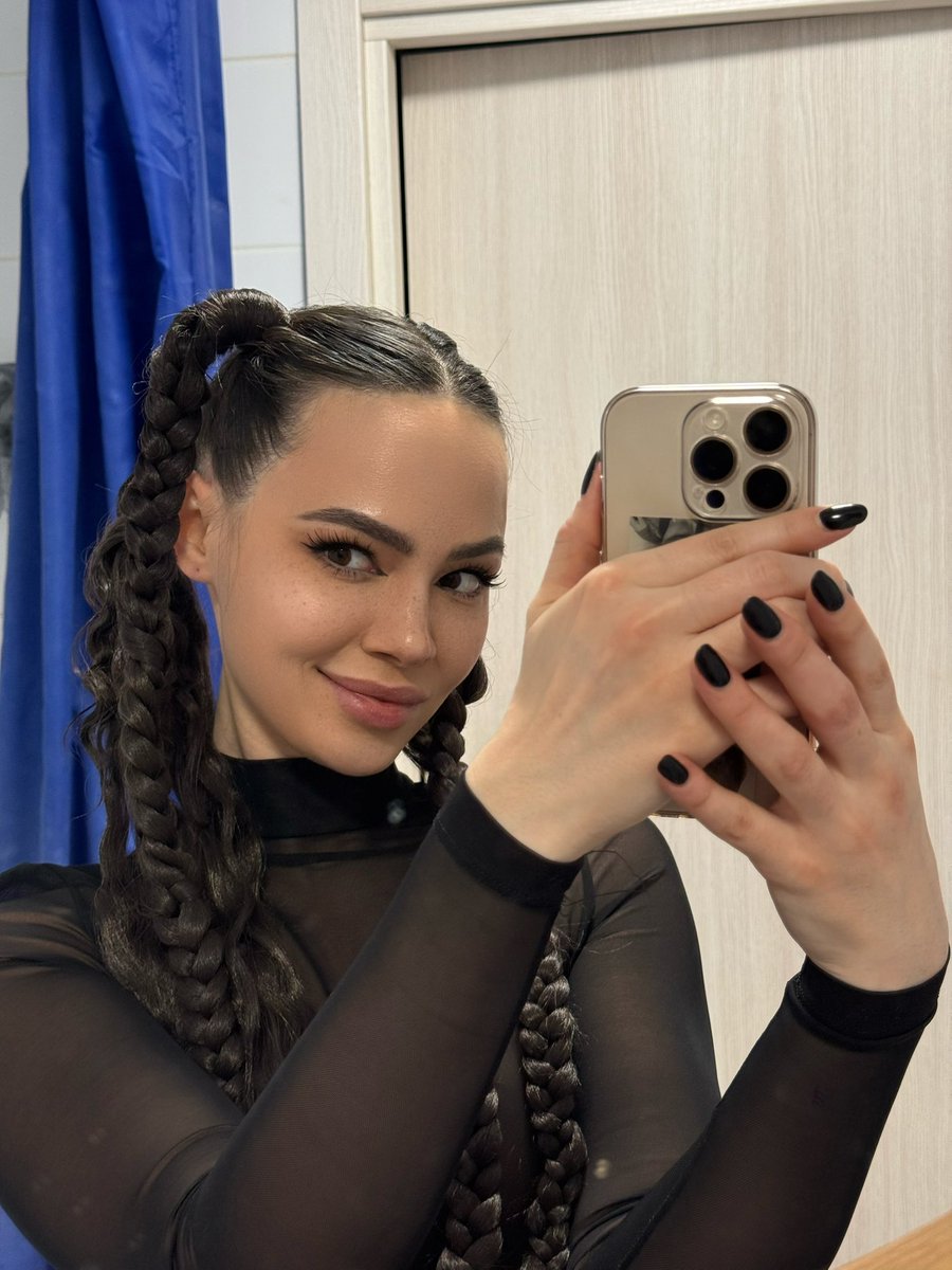 lizzie_whistle's tweet photo. #noncosplay pic for you
I ate a whole plate of pizza yesterday π€ͺ no abs but iβm gonna get them back cause i wanna make another Invisigal photoshoot π₯Ή https://t.co/51nCooVHGi