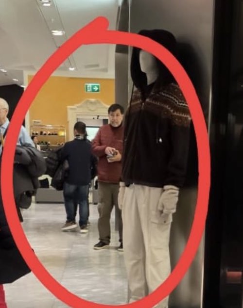 pedroferriz3's tweet image. Oye @fernandeznorona de parte mía 

Ve y chinga a tu puta madre