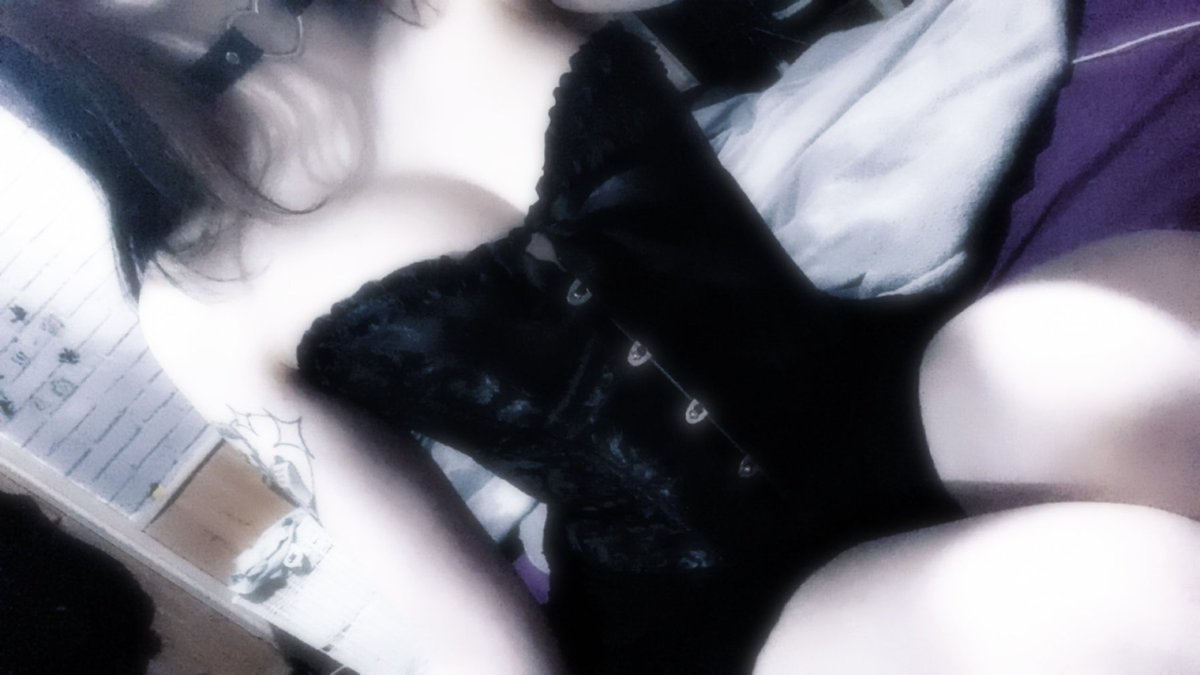 silenthill_gf's tweet image. looking for 18+ moots 🖤 

moot me if ur into marvel rivals, silent hill, overwatch, val, league, infinity nikki, skyrim, ffxiv, roblox, stardew, bg3, dragon age, mass effect, fortnite, vtmb, sims, horror, ateez, aot, death note + more 🖤

♡ + rt pls 🖤 {#promotwt}