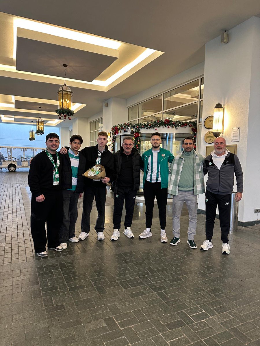 unitimsahant's tweet image. “Ailedir Bursaspor”
Her zaman olduğu gibi Bursasporumuzun Antalya kampında yanındayız.🐊
#ünitimsah #ünitimsahantalya #bursaspor