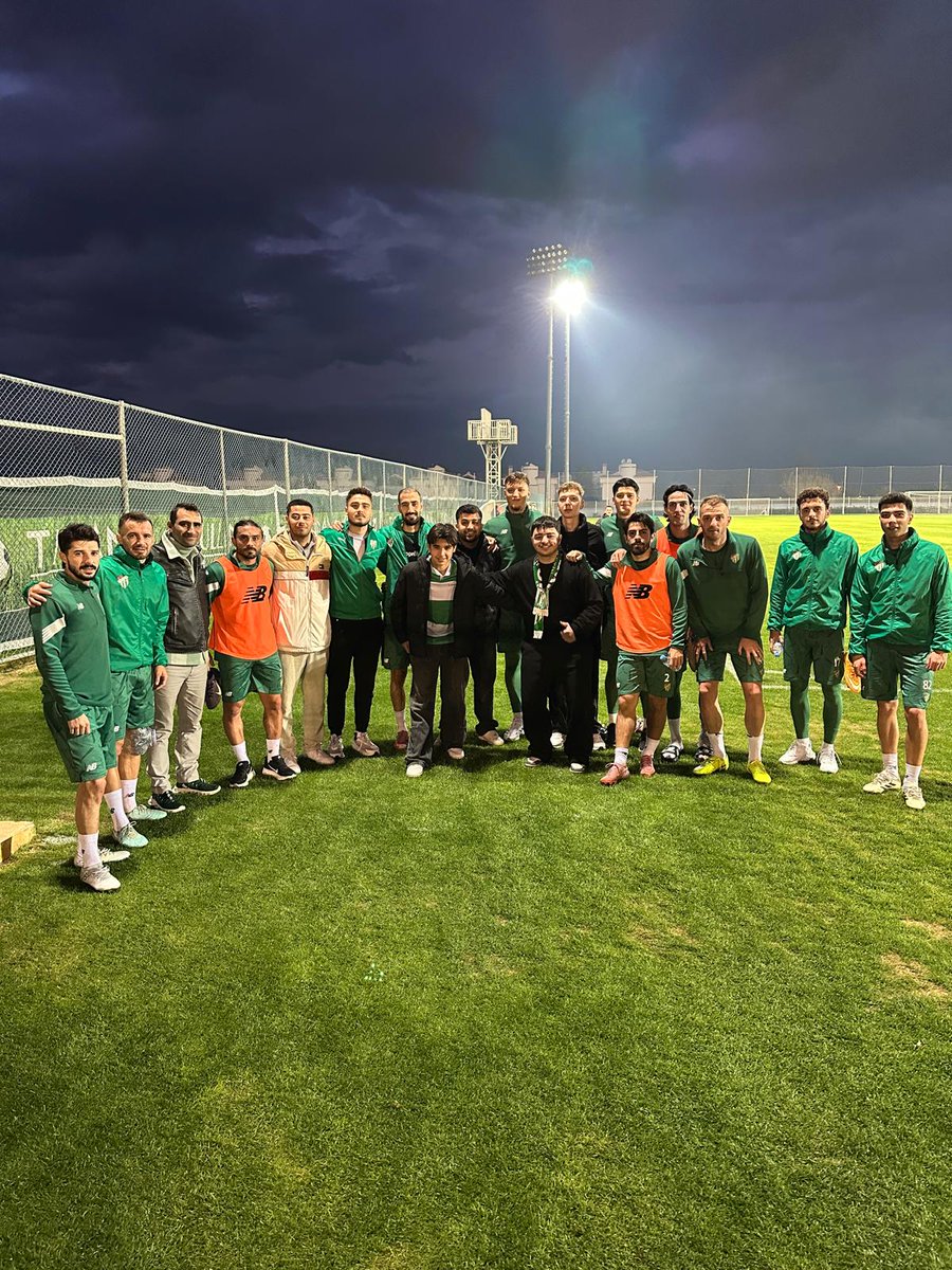 unitimsahant's tweet image. “Ailedir Bursaspor”
Her zaman olduğu gibi Bursasporumuzun Antalya kampında yanındayız.🐊
#ünitimsah #ünitimsahantalya #bursaspor