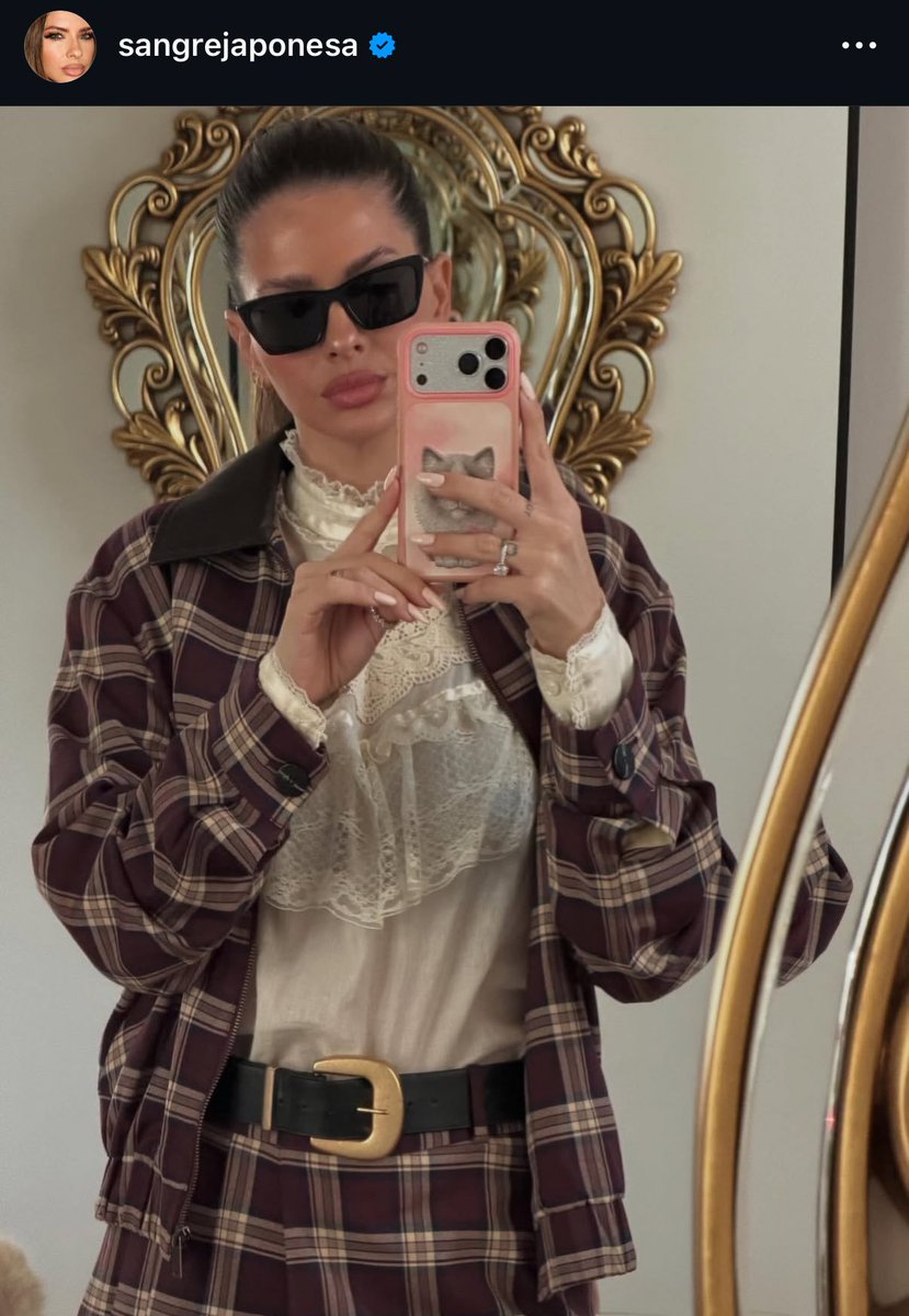 sangremediatica's tweet photo. Cuando juntas tu ropa vieja del ropero para copiar un outfit de Pinterest y sale esto 🙄😂 https://t.co/jVNRZzu3uC