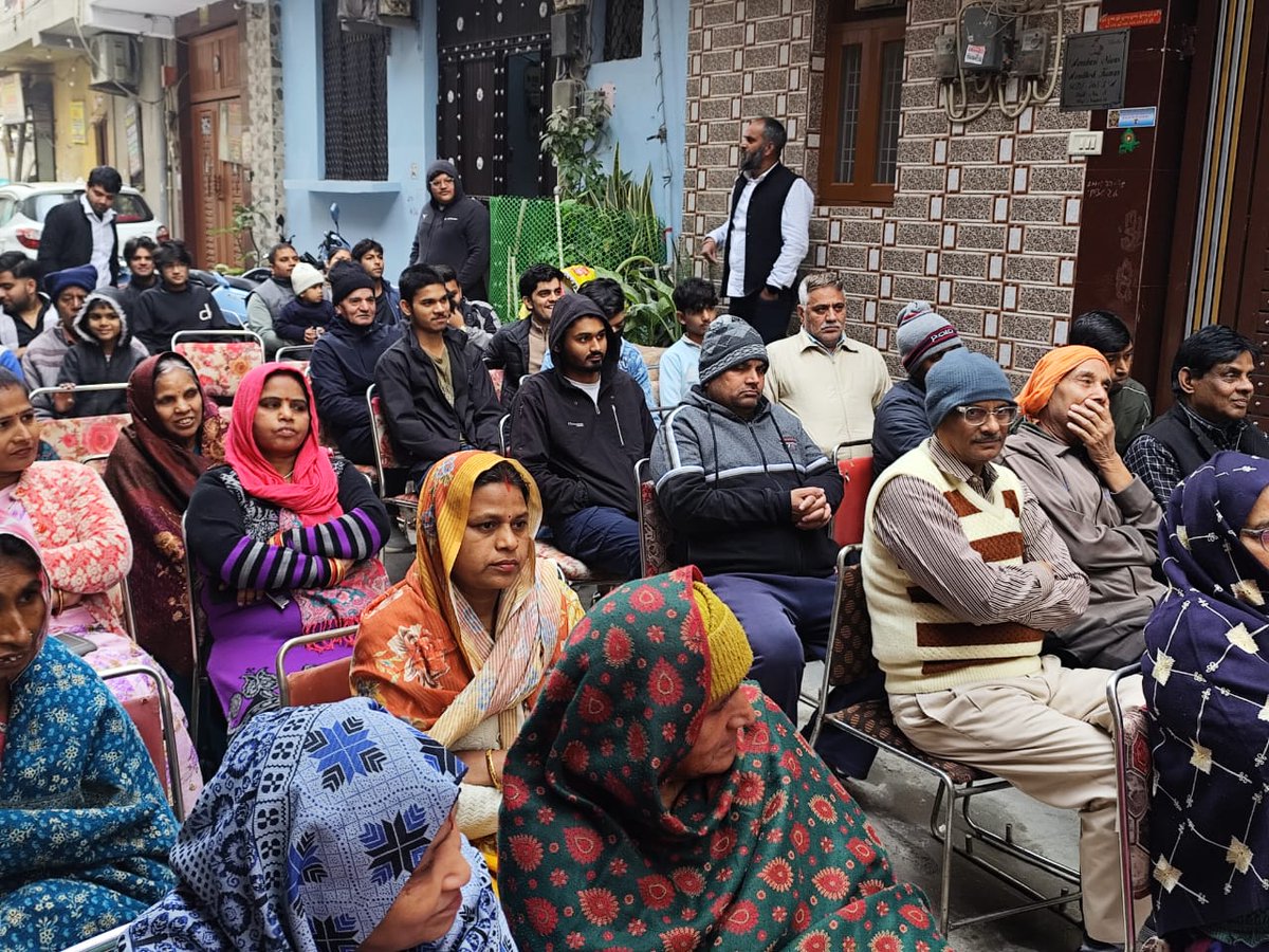 Ajayadavinc's tweet photo. आज राजनगर ब्लॉक कांग्रेस कमेटी की मासिक बैठक हुई. जिसमें संगठन को मजबूत करने और लोकल मुद्दों पर चर्चा हुई. बैठक में जिला अध्यक्ष वीरेंद्र शर्मा, ब्लॉक अध्यक्ष अजय यादव, विधानसभा यूथ अध्यक्ष @Arvind_sokal, विधानसभा obc अध्यक्ष निखिल, मंडल अध्यक्ष विनय, जिलाप्रवक्ता दीप चंद राठौर. https://t.co/Gjty33z7Tv