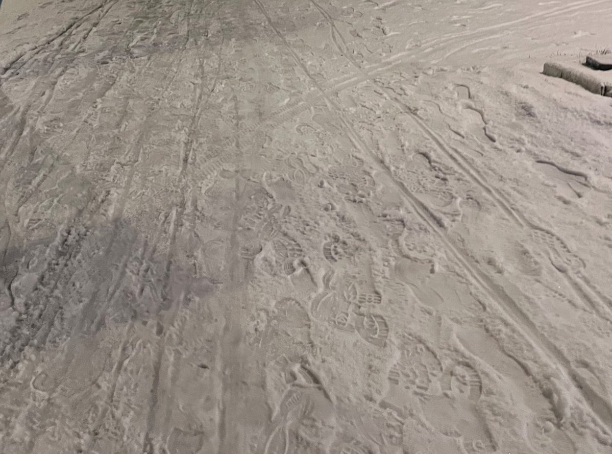 dükkanda ne kadar kaldım anlamadım dondum her yer bembeyaz olmus. şaka gibi :D benim düz yolda cok saglam yururmus gibi atildigim heyecanlar be usta