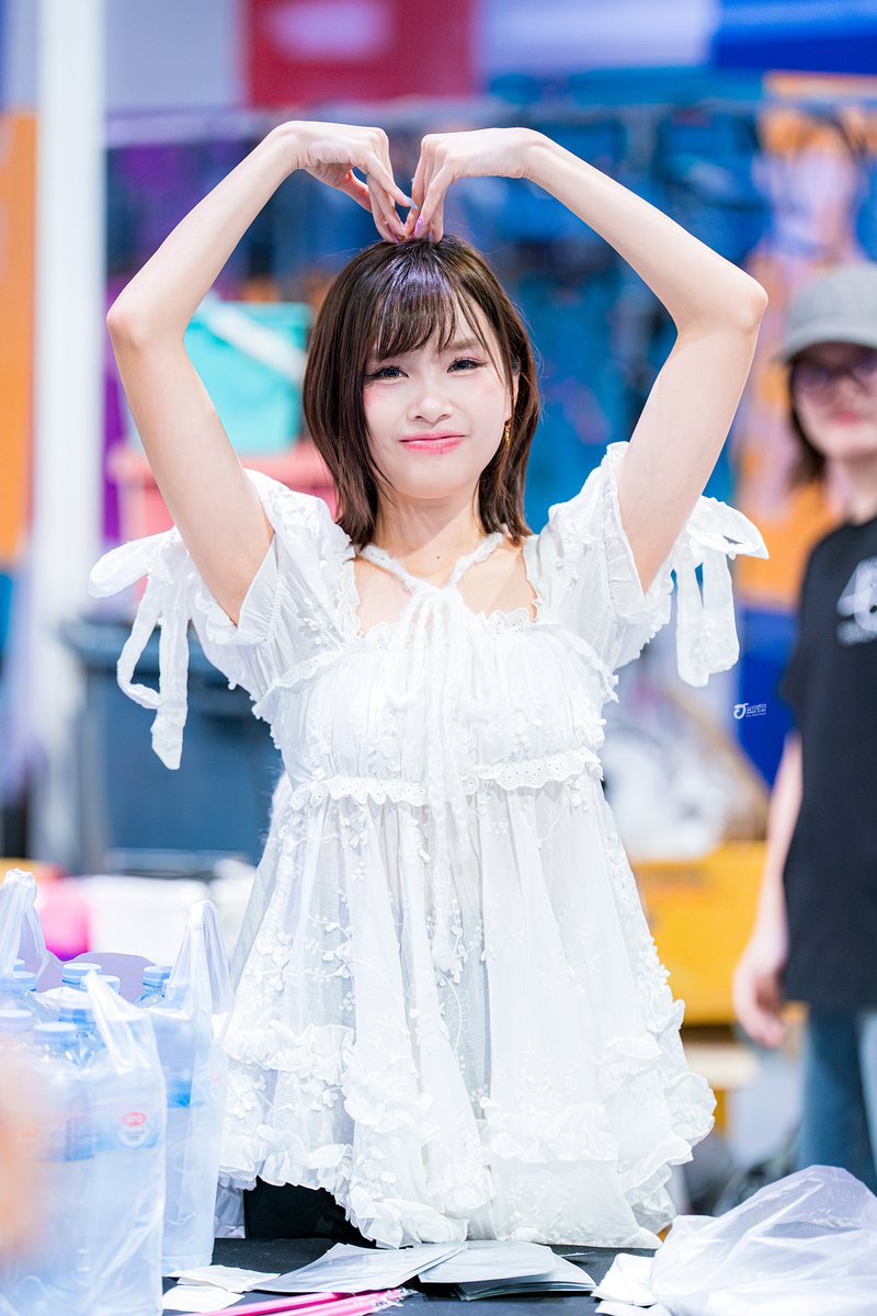 hornokhook48's tweet photo. (1) รอเจอเธอที่ห้างเดิม 🤍✨

#LBNK48 #BNK48 https://t.co/nIewkWFc1V