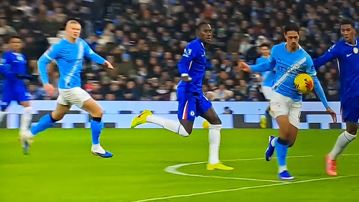 Leeds player gets a booking for that, city player just a free kick  !
Big 6 bias #lufc