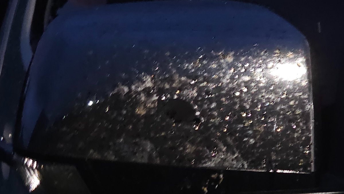 khul3x's tweet photo. @MusawenkosiJB25 @Regano_PIT @Mr_PeterM I can attest to this. The same thing happened to my car's mirror about 2 weeks ago at the car wash. It was also hot, 36 degrees https://t.co/15nOpwGW5g