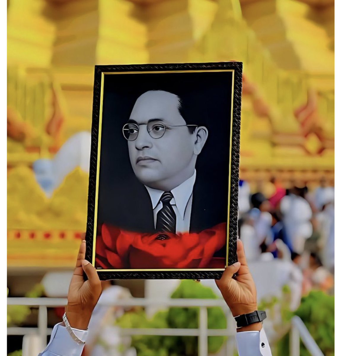 <a href="/kalisenachief/">Swami Anand Swaroop</a> यह मामला साम्प्रदायिक संवेदनशीलता से जुड़ा है (अंबेडकर की तस्वीर जलाना), जिससे प्रदर्शन और तनाव हुआ, ये घोर अपराध है संविधान निर्माता भारत रत्न बाबा साहब अंबेडकर का अपमान नहीं सहेगा हिंदुस्तान 
इसलिए प्रशासन को सार्वजनिक व्यवस्था के लिए बड़ा खतरा है NSA लगाना चाहिए  है।