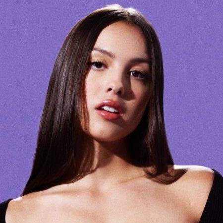 updatecharts's tweet image. Olivia Rodrigo lançará seu novo álbum em ABRIL.